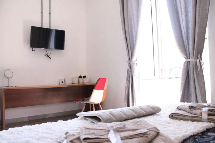 Room 6 of 11