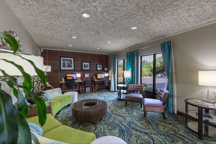 Business Center 41 of 45