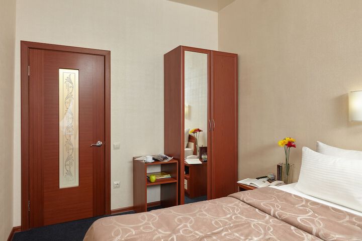 Room 28 of 64