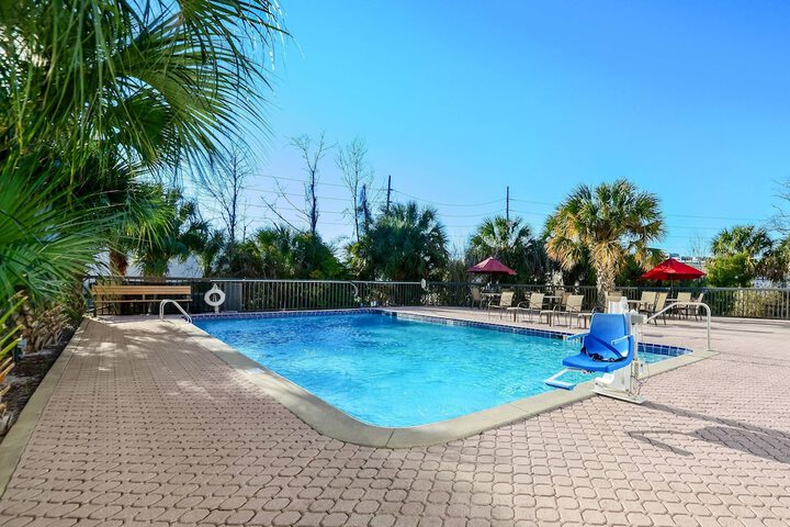 Pools & Facilities