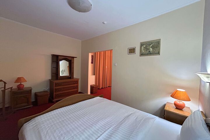 Room 28 of 151