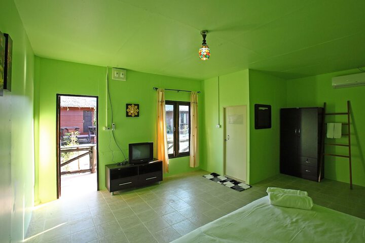 Room 13 of 76