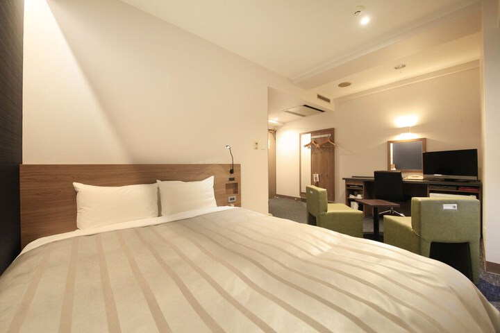 Room 8 of 107