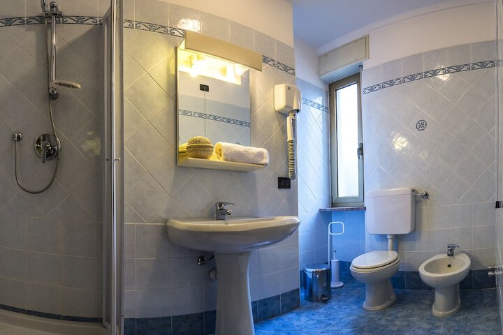 Room 5 of 6