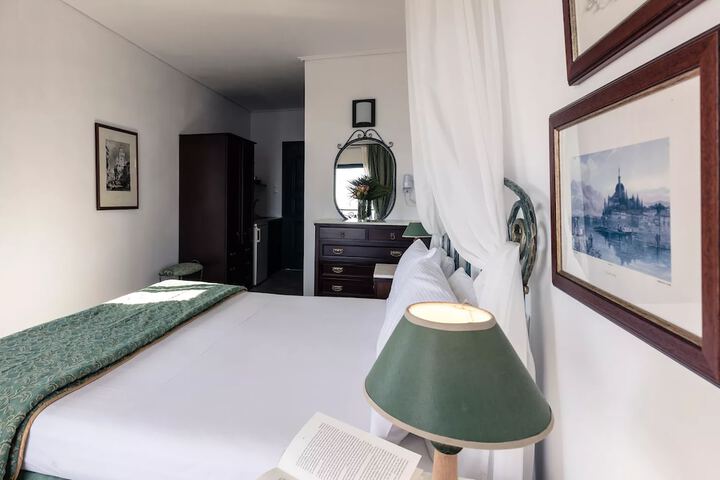 Room 33 of 57