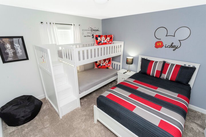 Room 35 of 61