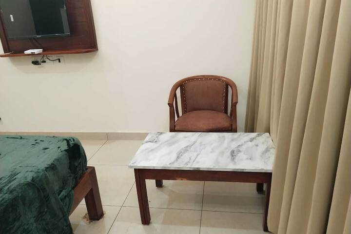 Room 13 of 18