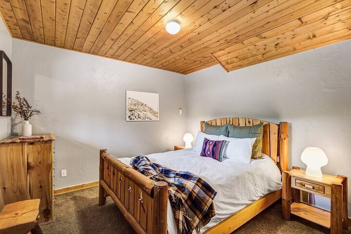 Room 11 of 30