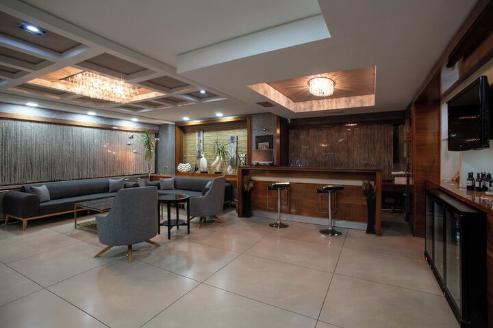 Entrance & Lobby