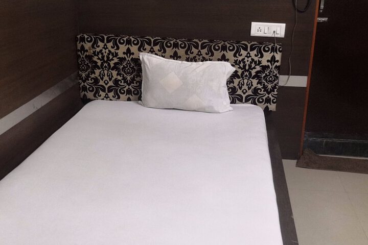 Room 10 of 17