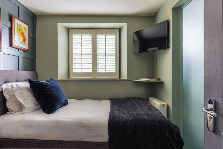 Room 3 of 51