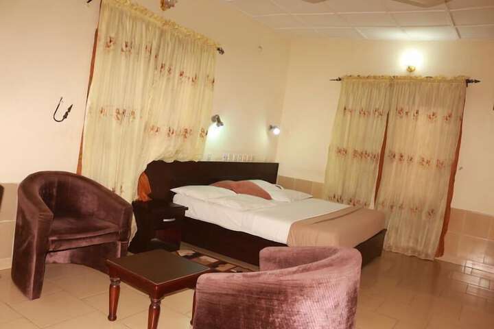 Room 9 of 15