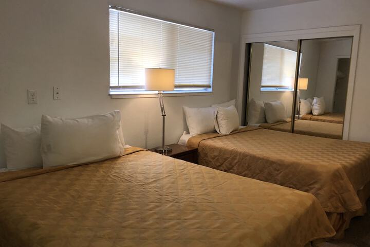 Deluxe 2 Queen Beds (19 of 21)