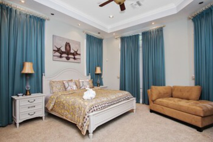 Room 9 of 37