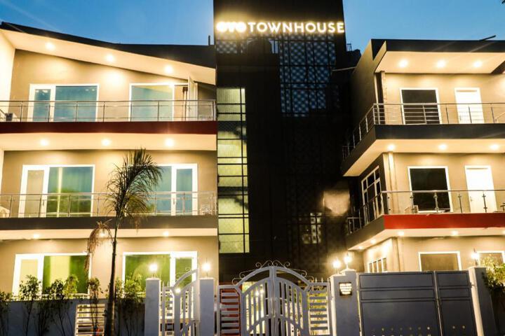 Image of Townhouse Galleria Market Near Golf Course Road