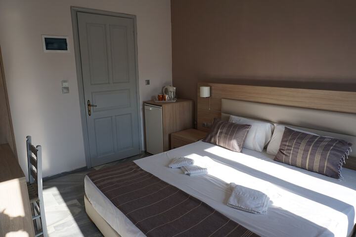 Room 45 of 102