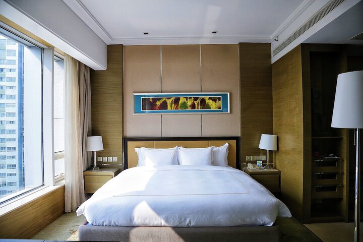 Room 12 of 82