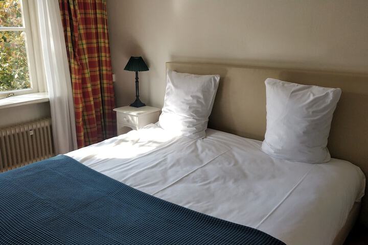 Room 10 of 37