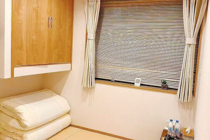 Room 33 of 47