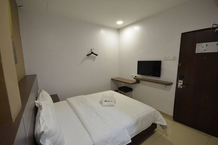 Room 9 of 48