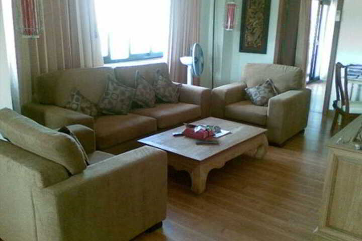 Room 2 of 10