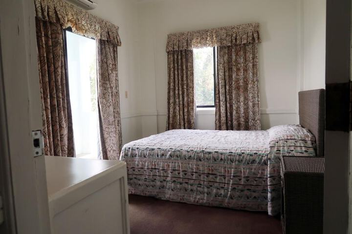 Room 4 of 17