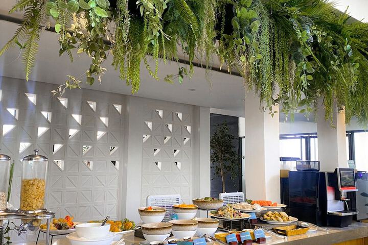 Dining 67 of 90