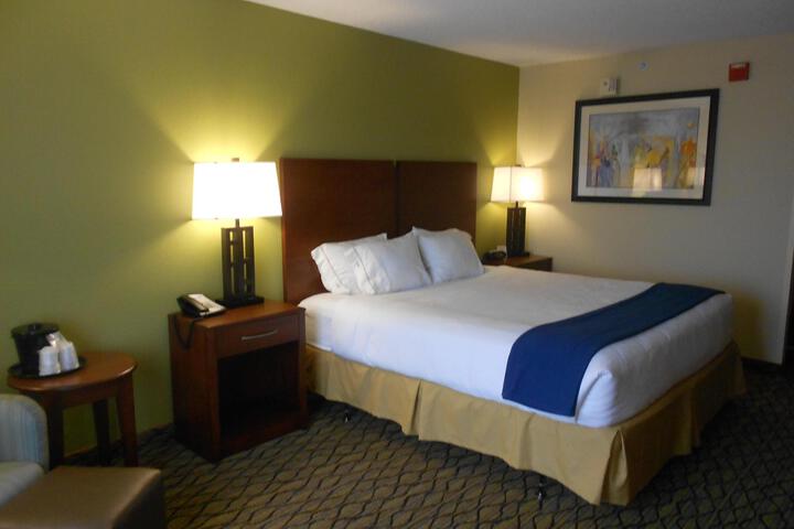 1 King Bed (15 of 19)