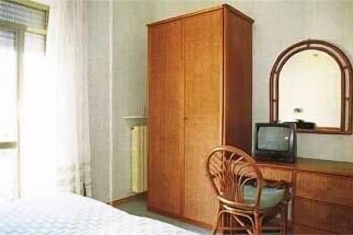 Room 7 of 35