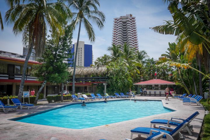 Hotel Pool