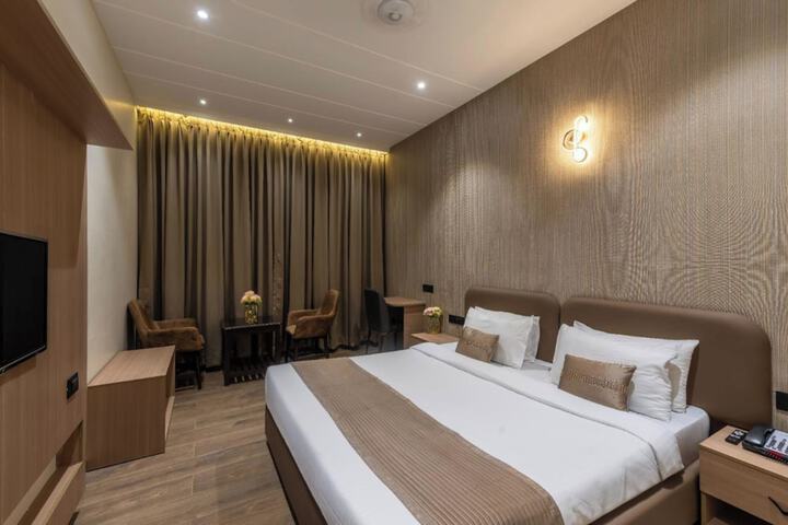 Room 10 of 30