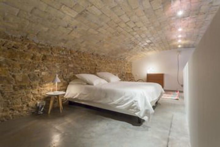 Room 4 of 11