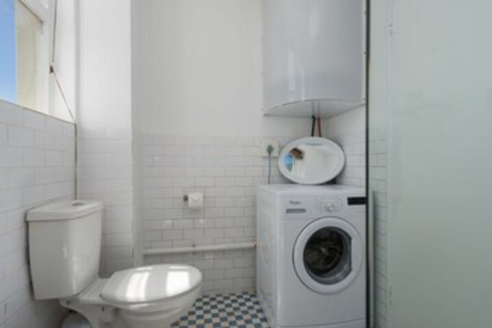 Room 4 of 12