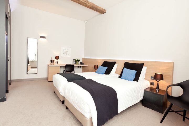 Room 3 of 52