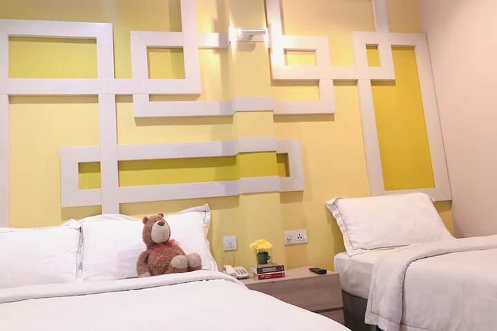 Room 9 of 33