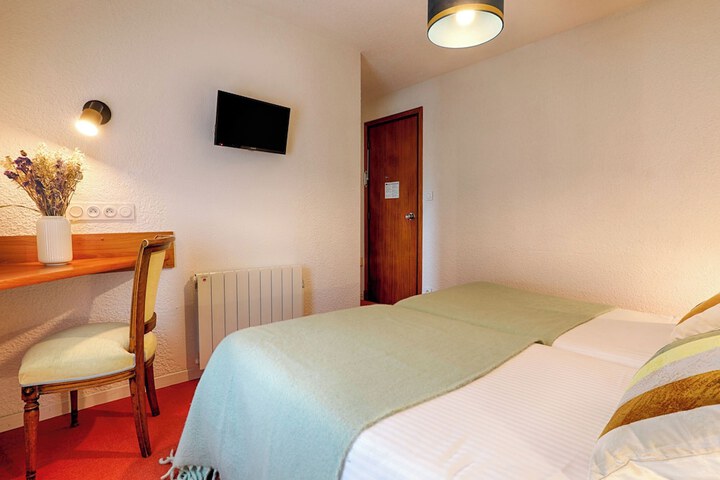 Room 32 of 191