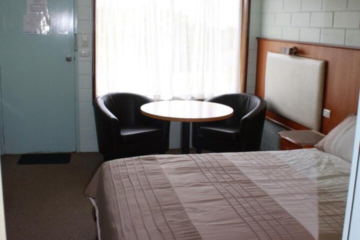 Room 9 of 50