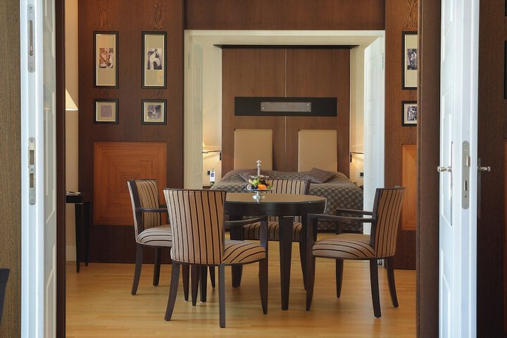 Room 25 of 64