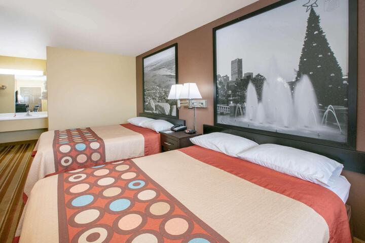 1 Queen Bed (9 of 17)