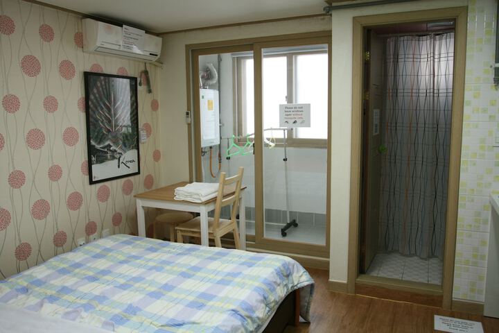 Room 28 of 39