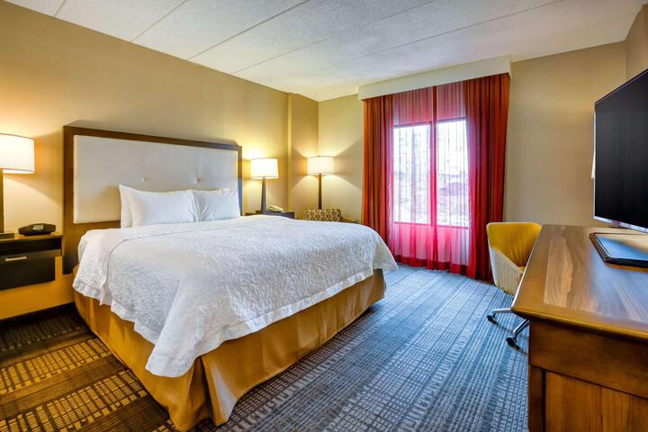 1 King Bed (6 of 30)