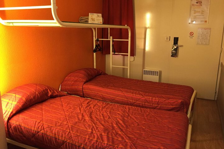 Room 11 of 48