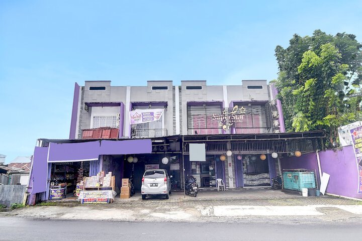 Exterior of Hotel O Superstar Kost Dan Homestay