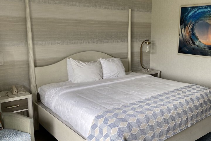 1 King Bed Deluxe Room (1 of 5)