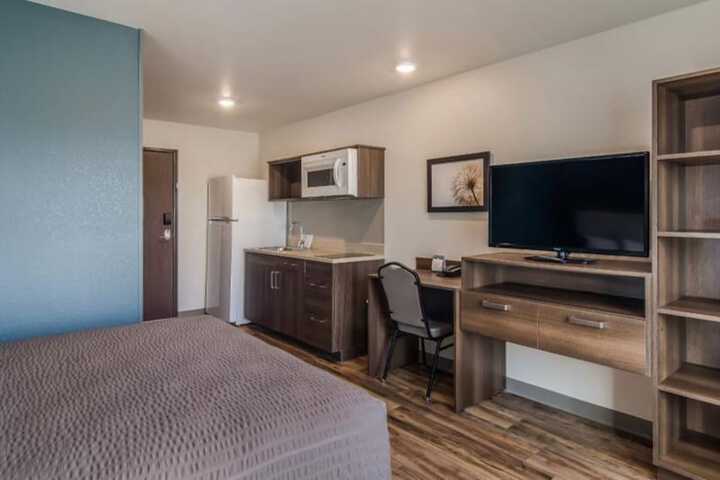 Room 6 of 13