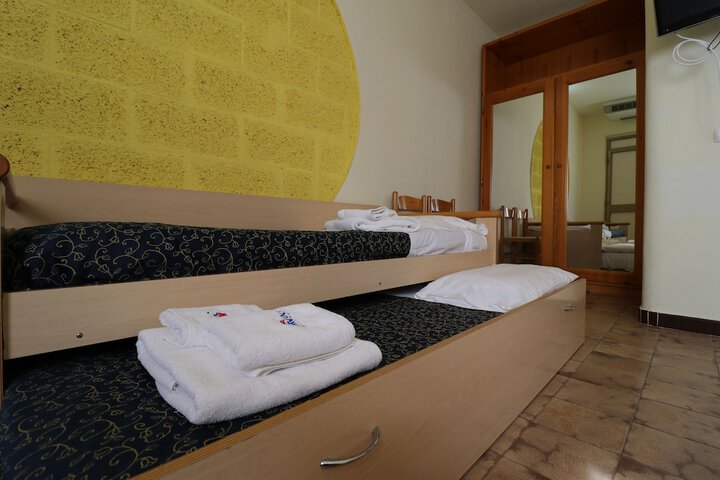 Room 23 of 150