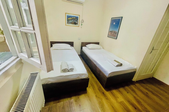 Room 52 of 146