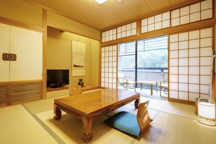 Room 12 of 53