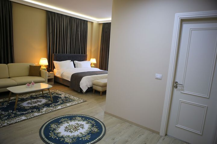 Room 33 of 139