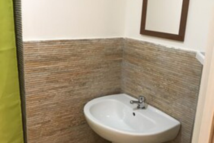 Room 6 of 30